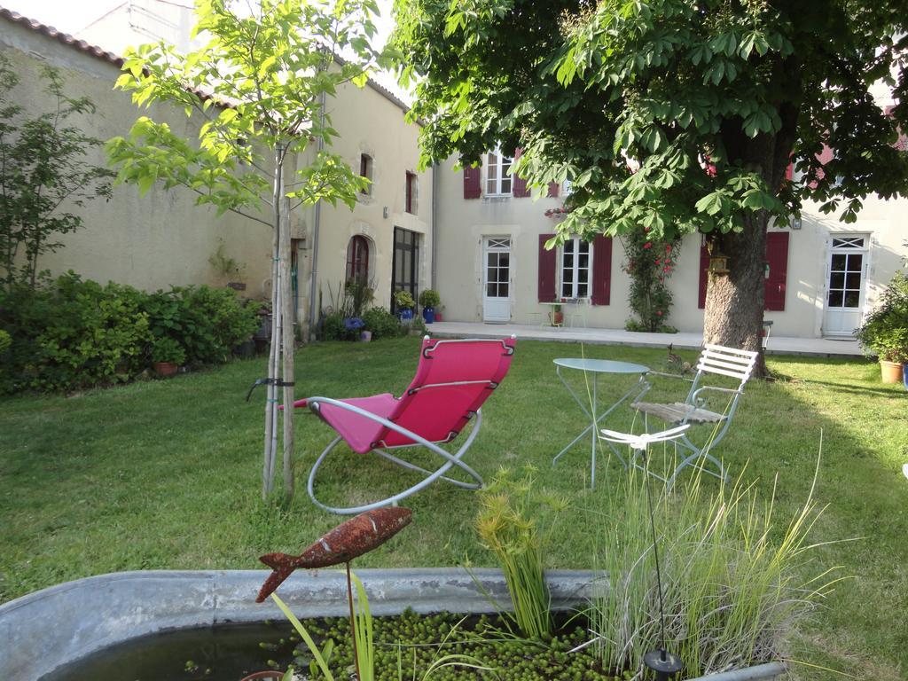 Le Logis De La Poupeliere Bed and Breakfast Vouhé Eksteriør billede