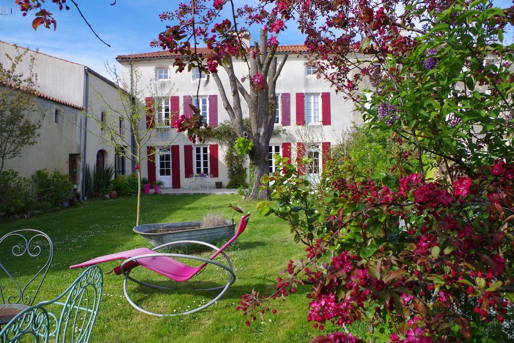 Le Logis De La Poupeliere Bed and Breakfast Vouhé Eksteriør billede