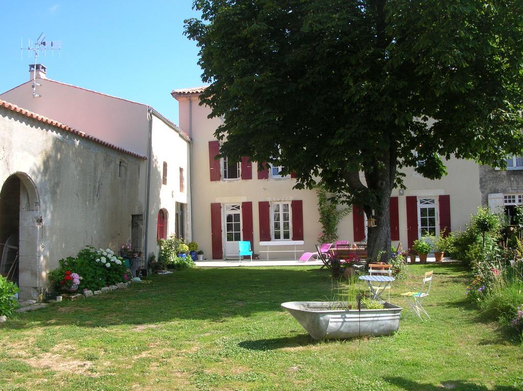 Le Logis De La Poupeliere Bed and Breakfast Vouhé Eksteriør billede